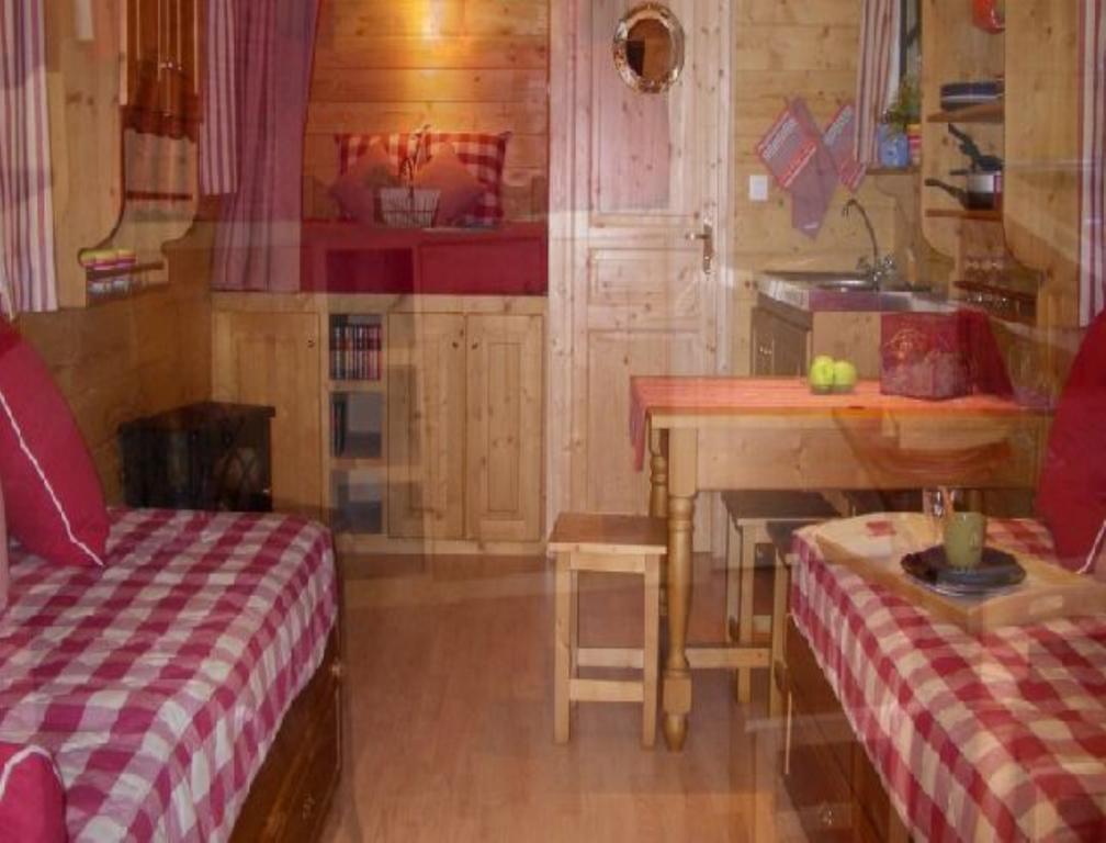 Les Roulottes & Cottages Du Moulin Chenille-Change Номер фото